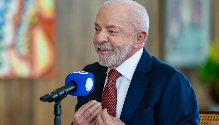Lula destaca redução do déficit fiscal em comparação a Bolsonaro