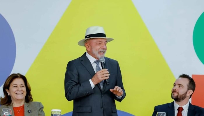 Lula é multado por propaganda antecipada e vídeo é removido
