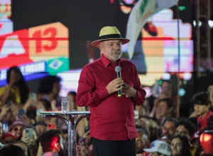 Lula enfrenta segunda pior avaliação entre candidatos à reeleição no Brasil