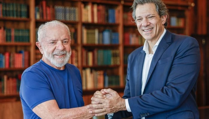 Luiz Inácio Lula da Silva (PT), presidente da República, e o ministro da Fazenda, Fernando Hadd...