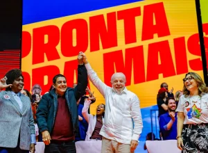 Lula reúne artistas em ato cultural no Rio de Janeiro