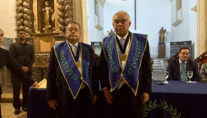 Mário Hélio é empossado na Academia Paraibana de Letras