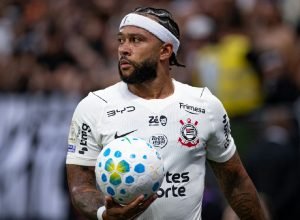 Memphis Depay destaca união após derrota do Corinthians para o Santos
