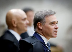 Mendonça mantém decisão de não liberar dados de celular de Vorcaro