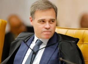 Mendonça solicita detalhes sobre mensagem de Vorcaro a Moraes