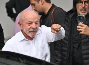 Mercado prevê dólar a R$ 5,40 em 2027 com reeleição de Lula