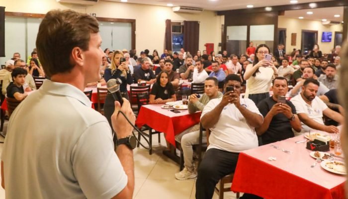 Miguel Coelho reúne mais de 300 empresários em Caruaru para discutir economia