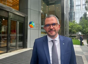 Ministro busca ampliar voos e parcerias portuárias entre Brasil e China