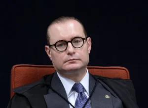 Ministro do STF exige dados de celular de empresário em investigação
