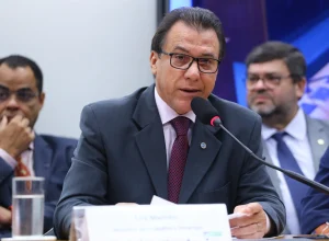 Ministro do Trabalho liga assédio eleitoral a discurso de ódio da família Bolsonaro