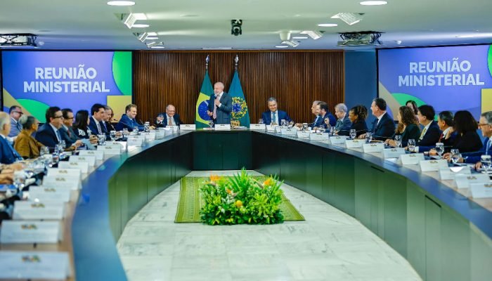 Ministros de Lula enfrentam rejeição nas urnas em eleição decisiva