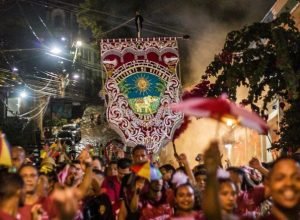 Olinda recebe ato pró-Lula com desfile de mais de 100 blocos