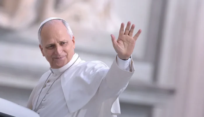 Papa Leão XIV deixará hospital e fará aparição pública no domingo