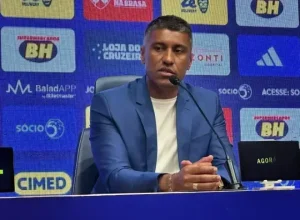 Paulinho destaca foco do Cruzeiro no Brasileirão e reforça gestão coletiva