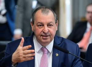 PEC do fim da escala 6 X 1 deve ter ampla aprovação no Senado, diz Aziz