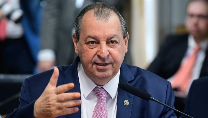 PEC do fim da escala 6 X 1 deve ter ampla aprovação no Senado, diz Aziz