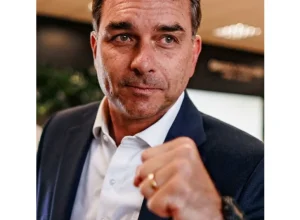 Pesquisa do instituto Gerp aponta liderança de Flávio Bolsonaro para o segundo turno