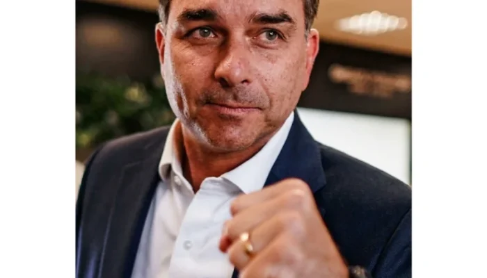 Pesquisa do instituto Gerp aponta liderança de Flávio Bolsonaro para o segundo turno