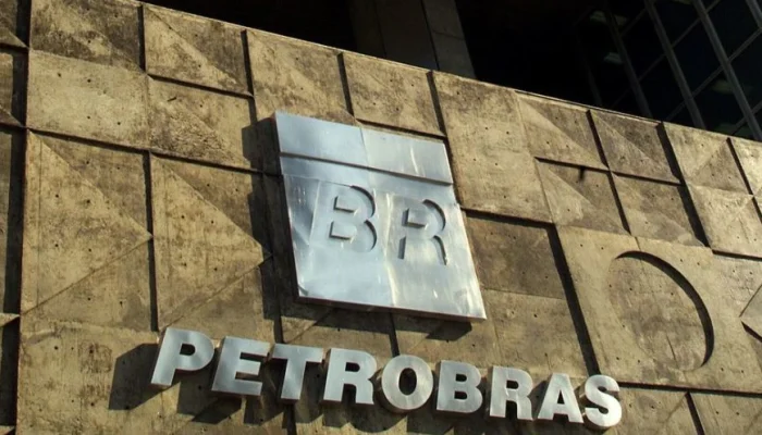 Petrobras adere a subsídio para óleo diesel e mantém preço estável