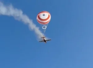 Piloto aciona paraquedas e sobrevive a queda de avião em Minas Gerais