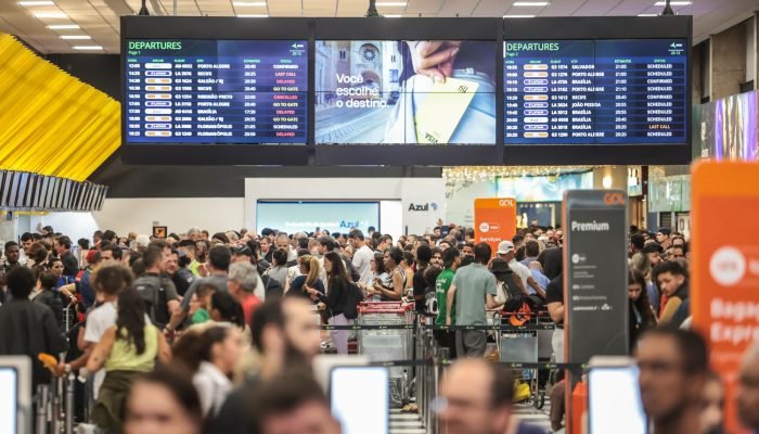 São Paulo (SP) 10/12/2025 - Aeroporto de Congonhas lotado devido a cancelamento de voos. Foto Pa...