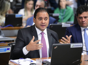 Polícia Federal investiga fraudes no INSS envolvendo senador e advogado