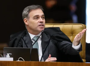 Prazo para resposta de Mendonça sobre acusações de Moraes chega ao fim