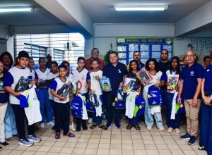 Prefeitura de Rio Formoso reforça educação com novos fardamentos