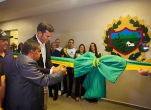 Prefeitura reformada é inaugurada com novos veículos e obras anunciadas