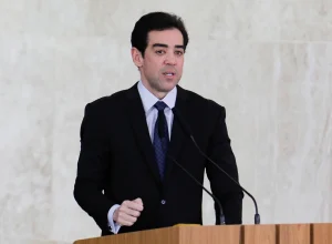 Processo de escolha do novo ministro do TCU avança no Senado