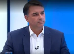 Proposta de Flávio Bolsonaro para arrecadar R$ 200 bilhões enfrenta desafios