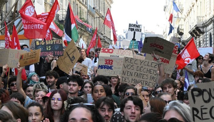 Protestos estudantis na França ganham força e pressionam governo Macron