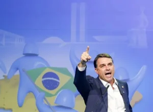 PT leva Flávio Bolsonaro ao Conselho de Ética por caso Dark Horse