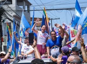 Raquel Lyra destaca investimentos durante caminhada no Cabo de Santo Agostinho