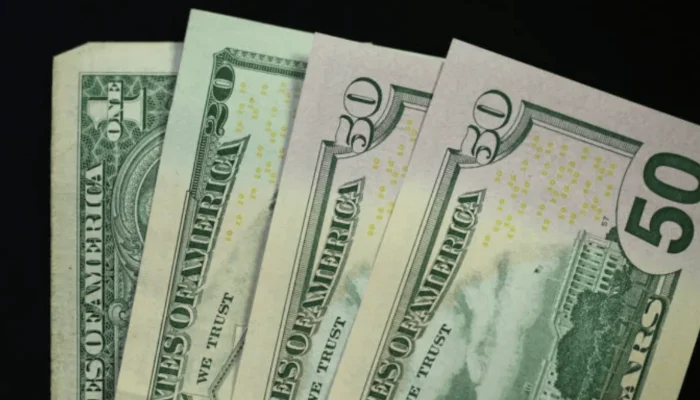 Reeleição de Lula provoca alta de 12,52% no dólar, que atinge R$ 5,60