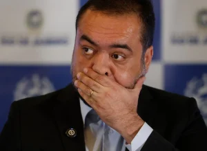Relatório da PF aponta proximidade entre Castro e Vorcaro em meio a aportes no Banco Master