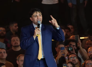 Renan Santos propõe extinção da Justiça do Trabalho e critica CLT