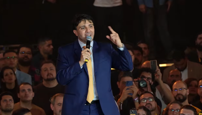 Renan Santos propõe extinção da Justiça do Trabalho e critica CLT
