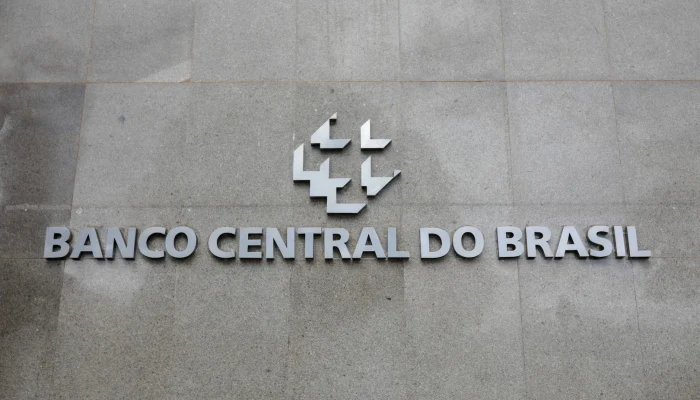 Riscos fiscais e inadimplência preocupam instituições financeiras no Brasil