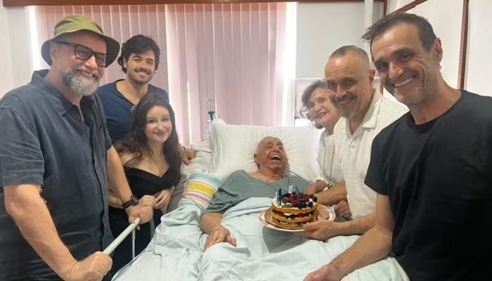 Rosamaria Murtinho tranquiliza fãs sobre saúde de Mauro Mendonça