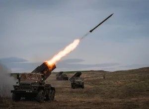 Rússia critica apoio militar do Reino Unido e França à Ucrânia