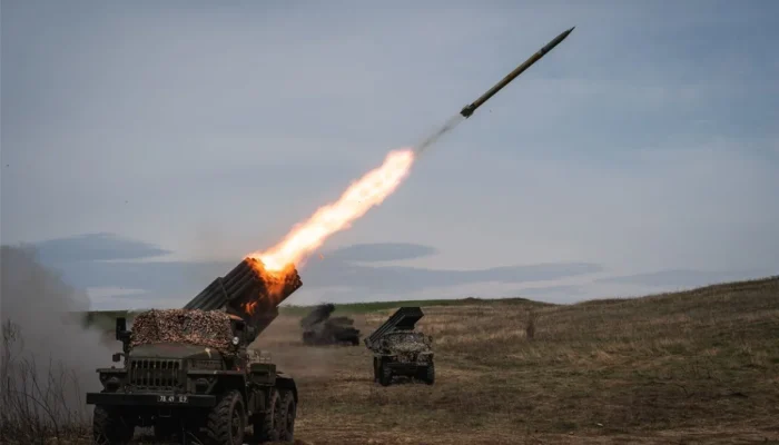 Rússia critica apoio militar do Reino Unido e França à Ucrânia