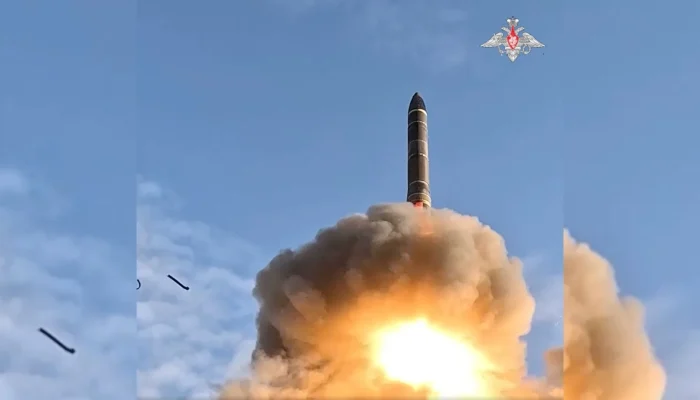 Rússia realiza teste de míssil balístico em meio a tensões com a Otan