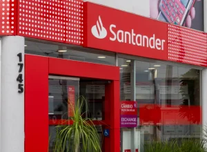 Santander avança em processo para fechar capital no Brasil