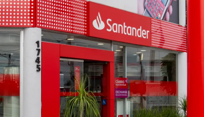 Santander avança em processo para fechar capital no Brasil