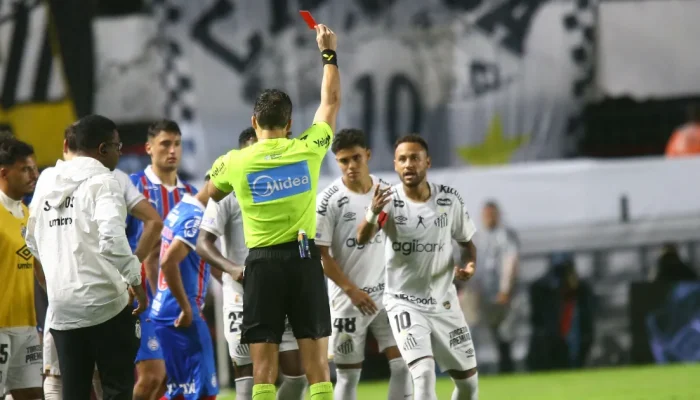 Santos empata com Bahia em jogo tumultuado por Neymar e temporal