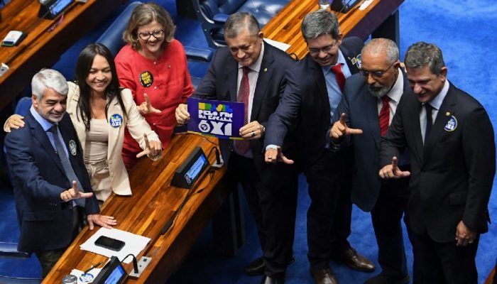 Senado aprova PEC que garante dois dias de folga semanal para trabalhadores