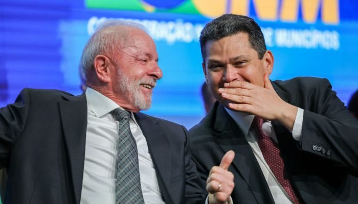 Senado aprova PEC que reduz jornada de trabalho para 40 horas semanais