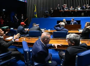 Senado aprova redução da jornada de trabalho para 40 horas semanais