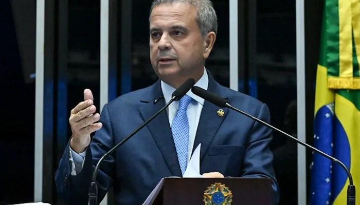 Senador propõe mudança no rito de impeachment no Senado